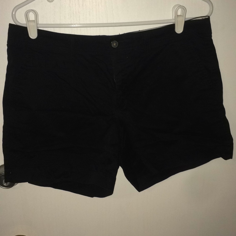 Old navy perfect 5” shorts in black in 10
